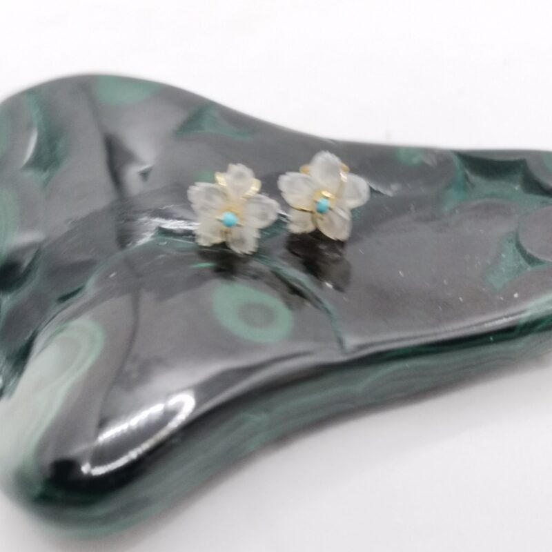 PENDIENTE PERLA Y TURQUESA FLOR ROSCA PLATA BAÑO ORO