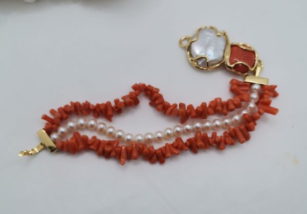 PULSERA CORAL ROJO Y PERLA NATURAL PLATA BAÑO ORO - Imagen 3