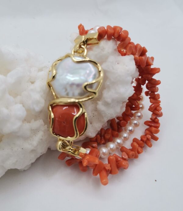 PULSERA CORAL ROJO Y PERLA NATURAL PLATA BAÑO ORO