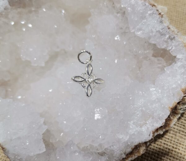 COLGANTE PLATA NUDO DE BRUJAS CON CIRCONITA