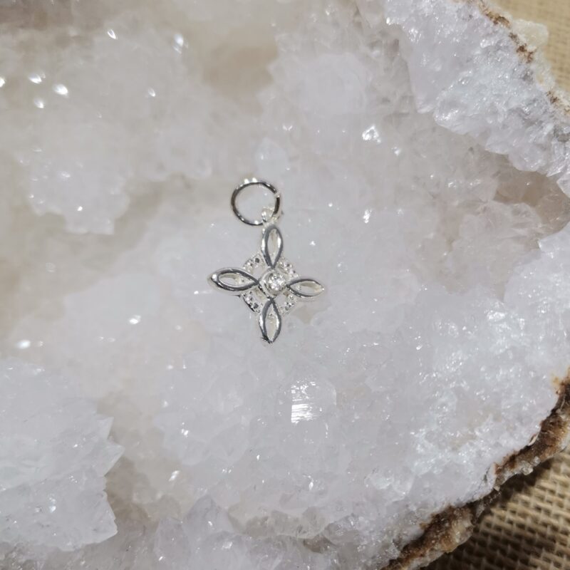 COLGANTE PLATA NUDO DE BRUJAS CON CIRCONITA