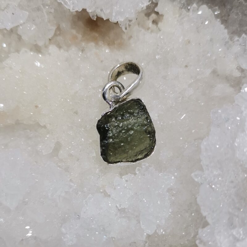 COLGANTE PLATA Y MOLDAVITA 2 GRAMOS