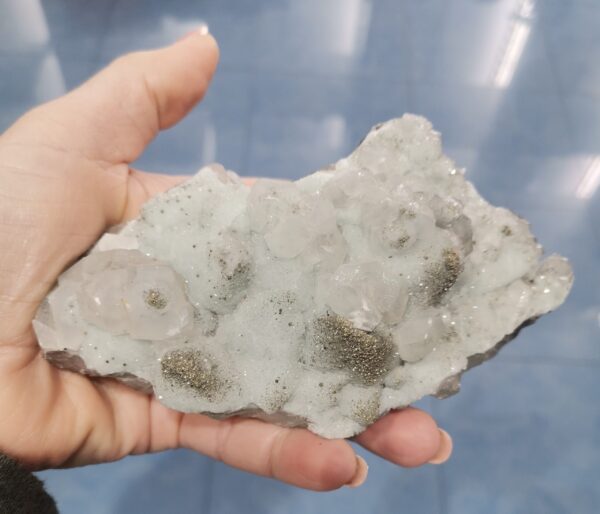 DRUSA FLUORITA CUARZO Y PIRITA 622 GRAMOS - Imagen 2