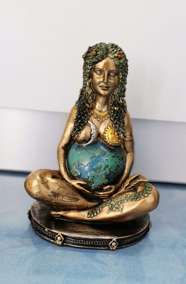 GAIA EMBARAZADA CON PEDESTAL 20 CM