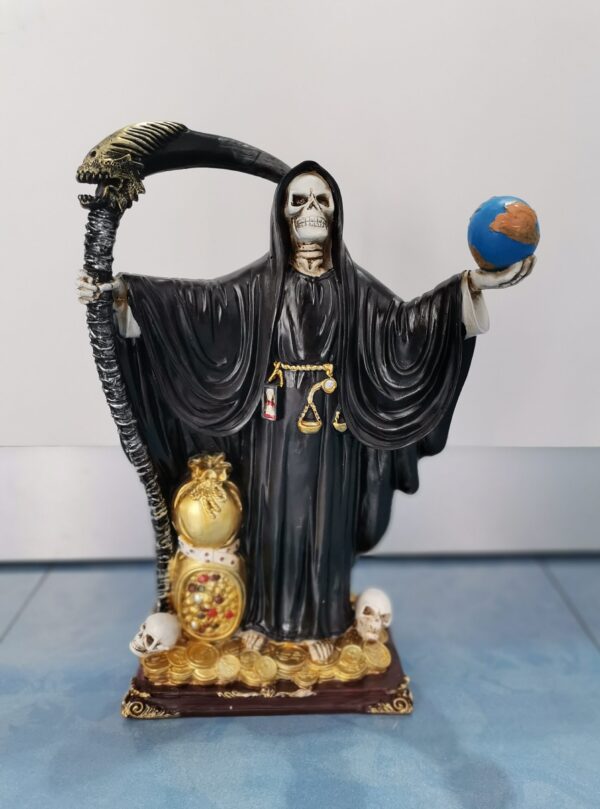 SANTA MUERTE NEGRA CON SACO Y MONEDAS 30 CM