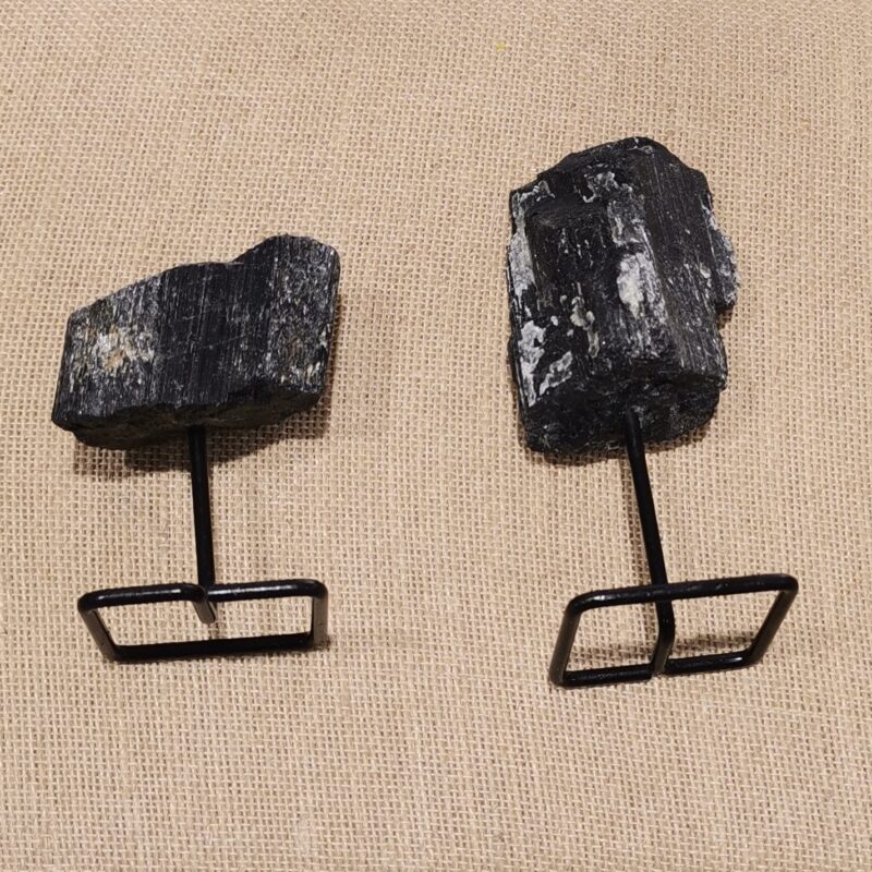 TURMALINA NEGRA CON BASE HIERRO