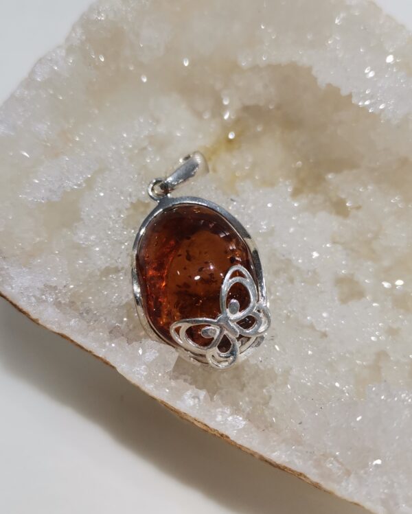 COLGANTE AMBAR OVALADO MARIPOSA PLATA