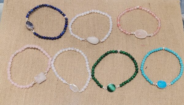 PULSERA MINERAL 4 MM CON CABUJON MINERAL PLATA
