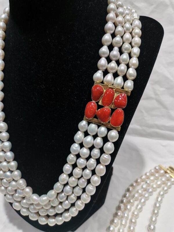 COLLAR PERLA NATURAL Y CORAL ROJO PLATA BAÑO ORO - Imagen 2