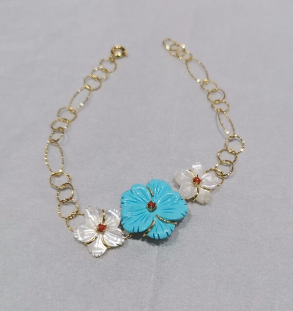 PULSERA FLORES PERLA CORAL Y TURQUESA PLATA BAÑO ORO