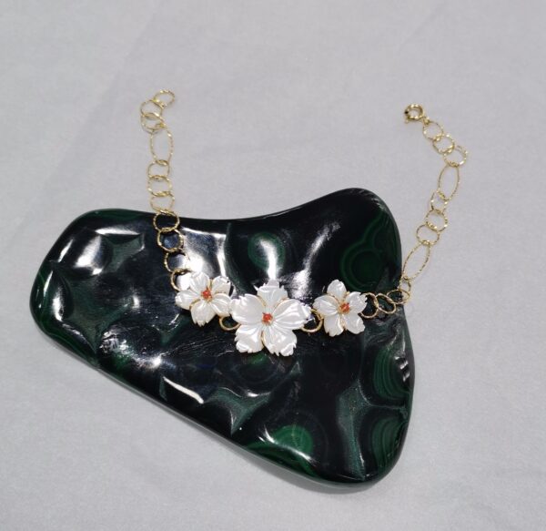 COLLAR FLORES PERLA Y CORAL PLATA BAÑO ORO - Imagen 3