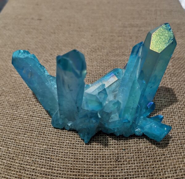 DRUSA PUNTAS CUARZO AQUA AURA 85 GRAMOS
