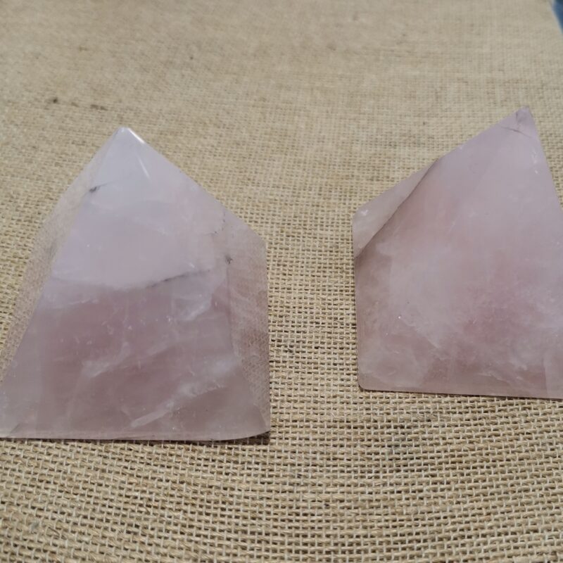 PIRAMIDE CUARZO ROSA PEQUEÑA